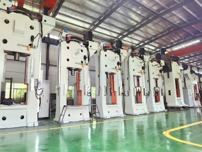 如何根據(jù)耐火材料廠具體情況選擇壓力機(jī)